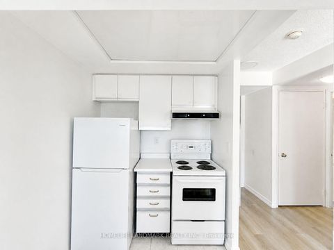 Photo 10 at 917 - 2460 Eglinton Avenue E, Eglinton East, Toronto