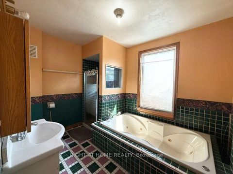 Photo 14 at 665 Ossington Avenue, Little Italy, Toronto