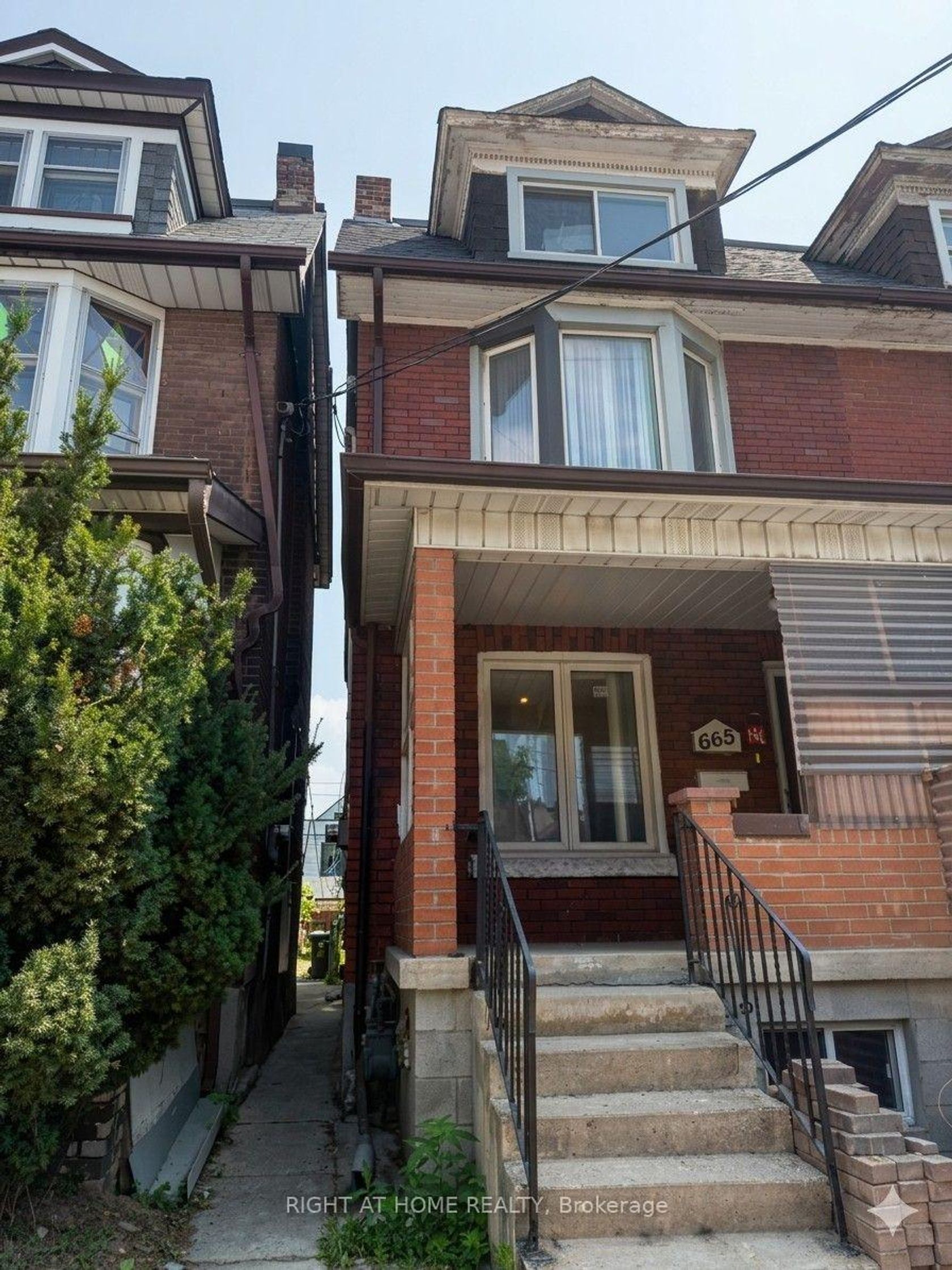 665 Ossington Avenue, Little Italy, Toronto 