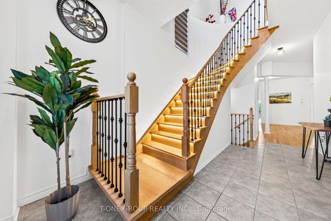 Photo 2 at 162 Hartney Drive, Rural Richmond Hill, Richmond Hill