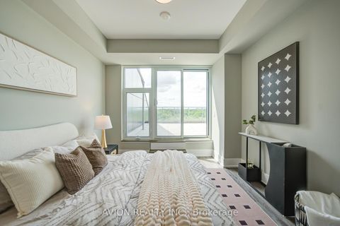 Photo 11 at 1019 - 25 Adra Grado Way, Bayview Village, Toronto