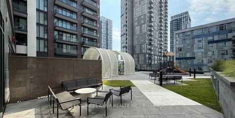Photo 4 at 2010 - 130 River Street, Regent Park, Toronto