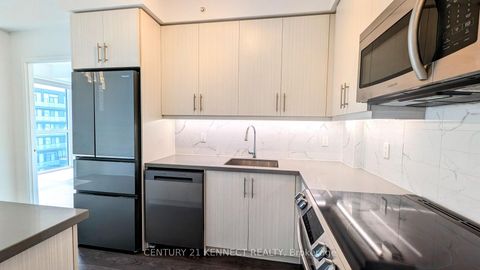 Photo 7 at Lph11 - 75 Oneida Crescent, Doncrest, Richmond Hill