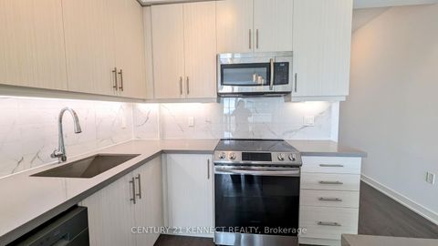 Photo 8 at Lph11 - 75 Oneida Crescent, Doncrest, Richmond Hill