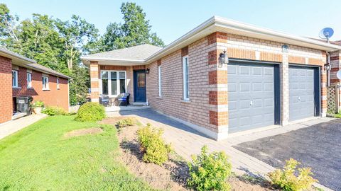 Photo 1 at 79 White Elm Road, Holly, Barrie