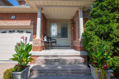 Photo 3 at 28 Sail Crescent, Vellore Village, Vaughan