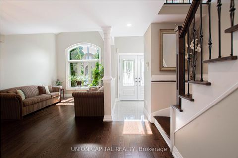 Photo 5 at 28 Sail Crescent, Vellore Village, Vaughan