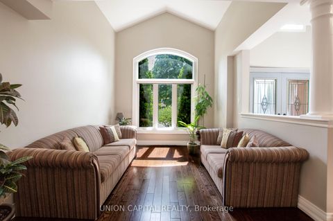 Photo 6 at 28 Sail Crescent, Vellore Village, Vaughan