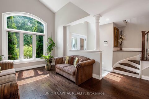 Photo 7 at 28 Sail Crescent, Vellore Village, Vaughan