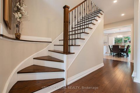 Photo 10 at 28 Sail Crescent, Vellore Village, Vaughan
