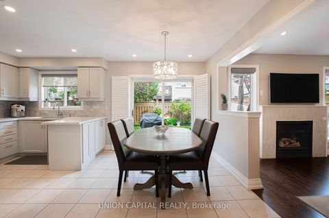 Photo 11 at 28 Sail Crescent, Vellore Village, Vaughan