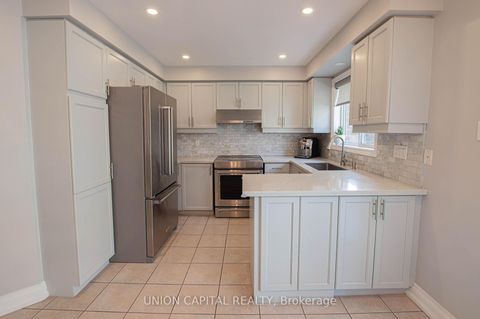 Photo 12 at 28 Sail Crescent, Vellore Village, Vaughan