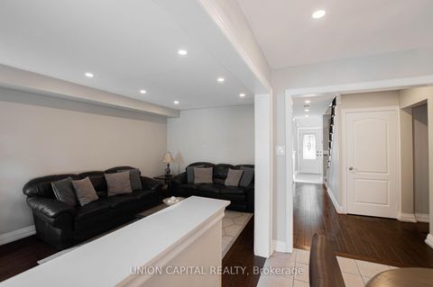 Photo 15 at 28 Sail Crescent, Vellore Village, Vaughan