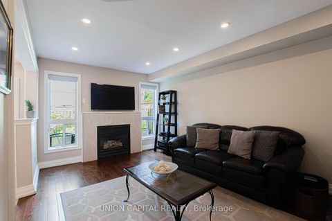 Photo 16 at 28 Sail Crescent, Vellore Village, Vaughan