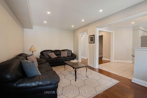 Photo 18 at 28 Sail Crescent, Vellore Village, Vaughan