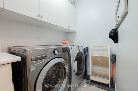 Photo 23 at 28 Sail Crescent, Vellore Village, Vaughan