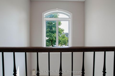 Photo 25 at 28 Sail Crescent, Vellore Village, Vaughan