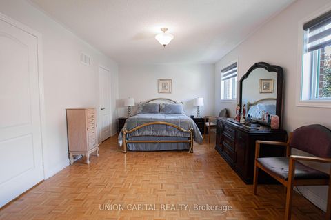 Photo 31 at 28 Sail Crescent, Vellore Village, Vaughan