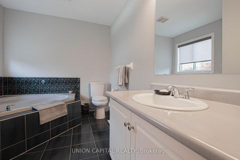Photo 33 at 28 Sail Crescent, Vellore Village, Vaughan