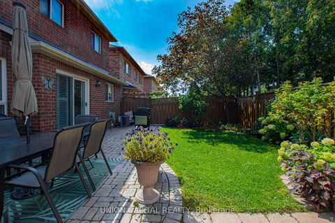 Photo 36 at 28 Sail Crescent, Vellore Village, Vaughan