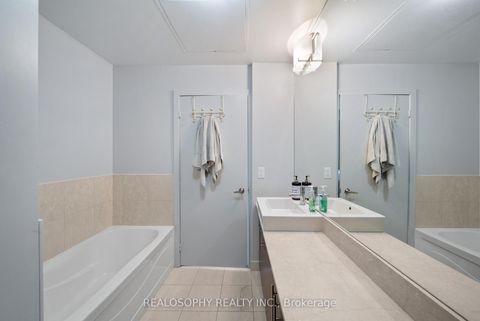 Photo 25 at 4305 - 65 Bremner Boulevard, Waterfront Communities C1, Toronto