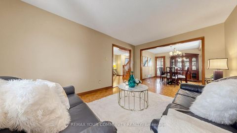 Photo 5 at 2 Janus Place, West Woodbridge, Vaughan