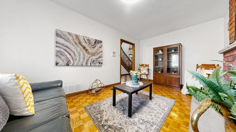 Photo 8 at 2 Janus Place, West Woodbridge, Vaughan