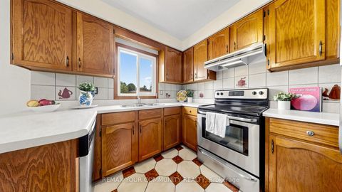 Photo 9 at 2 Janus Place, West Woodbridge, Vaughan