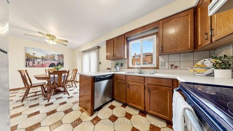 Photo 10 at 2 Janus Place, West Woodbridge, Vaughan