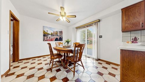Photo 11 at 2 Janus Place, West Woodbridge, Vaughan