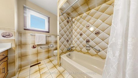 Photo 20 at 2 Janus Place, West Woodbridge, Vaughan
