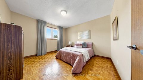 Photo 21 at 2 Janus Place, West Woodbridge, Vaughan