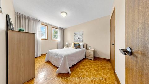 Photo 22 at 2 Janus Place, West Woodbridge, Vaughan