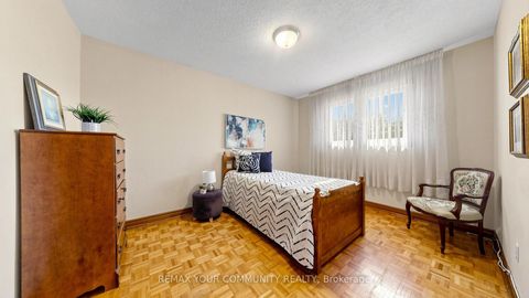Photo 23 at 2 Janus Place, West Woodbridge, Vaughan