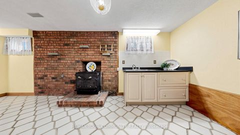 Photo 25 at 2 Janus Place, West Woodbridge, Vaughan