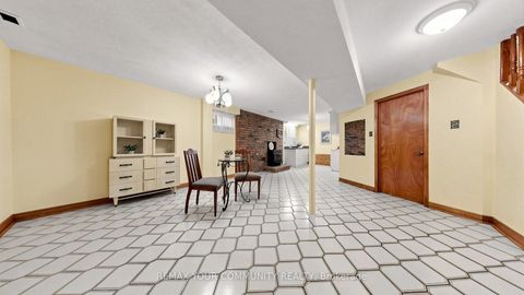 Photo 27 at 2 Janus Place, West Woodbridge, Vaughan
