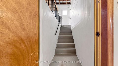 Photo 33 at 2 Janus Place, West Woodbridge, Vaughan