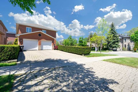 Photo 2 at 543 Queens Drive, Rustic, Toronto
