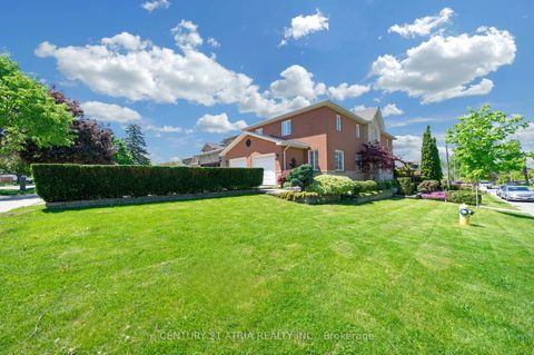 Photo 3 at 543 Queens Drive, Rustic, Toronto
