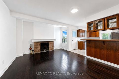 Photo 4 at 35 Kitsilano Crescent, North Richvale, Richmond Hill