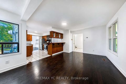 Photo 5 at 35 Kitsilano Crescent, North Richvale, Richmond Hill