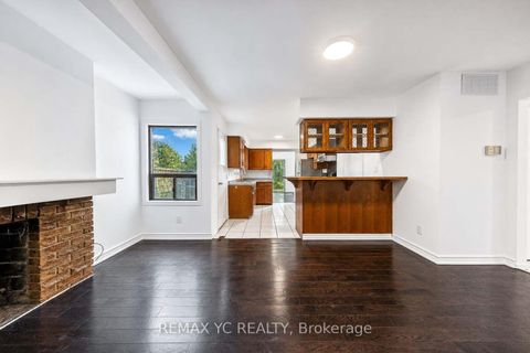 Photo 6 at 35 Kitsilano Crescent, North Richvale, Richmond Hill