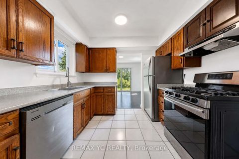 Photo 8 at 35 Kitsilano Crescent, North Richvale, Richmond Hill