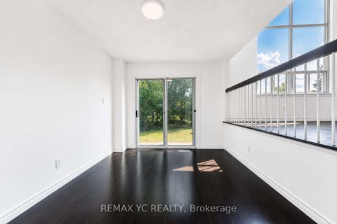 Photo 11 at 35 Kitsilano Crescent, North Richvale, Richmond Hill