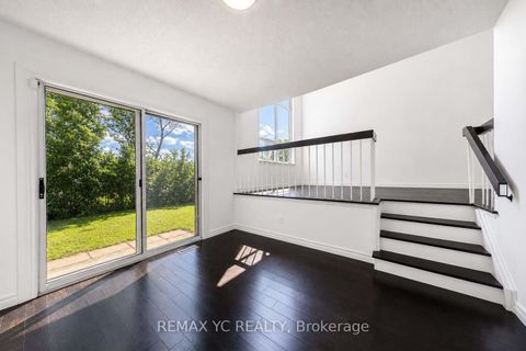 Photo 12 at 35 Kitsilano Crescent, North Richvale, Richmond Hill