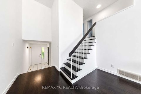 Photo 15 at 35 Kitsilano Crescent, North Richvale, Richmond Hill