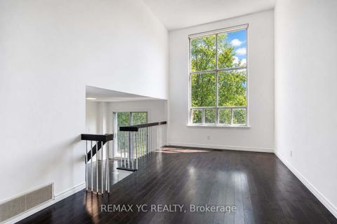 Photo 16 at 35 Kitsilano Crescent, North Richvale, Richmond Hill