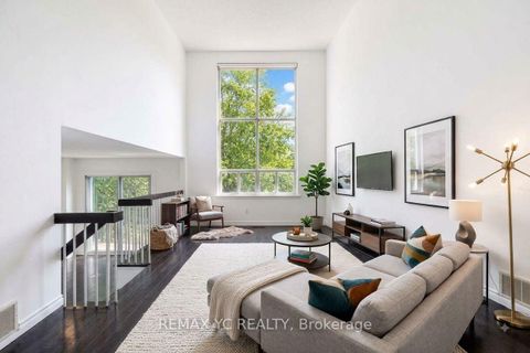 Photo 17 at 35 Kitsilano Crescent, North Richvale, Richmond Hill