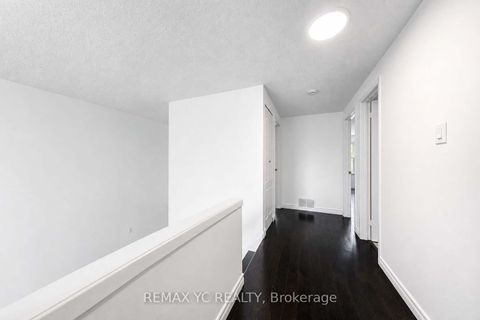 Photo 20 at 35 Kitsilano Crescent, North Richvale, Richmond Hill