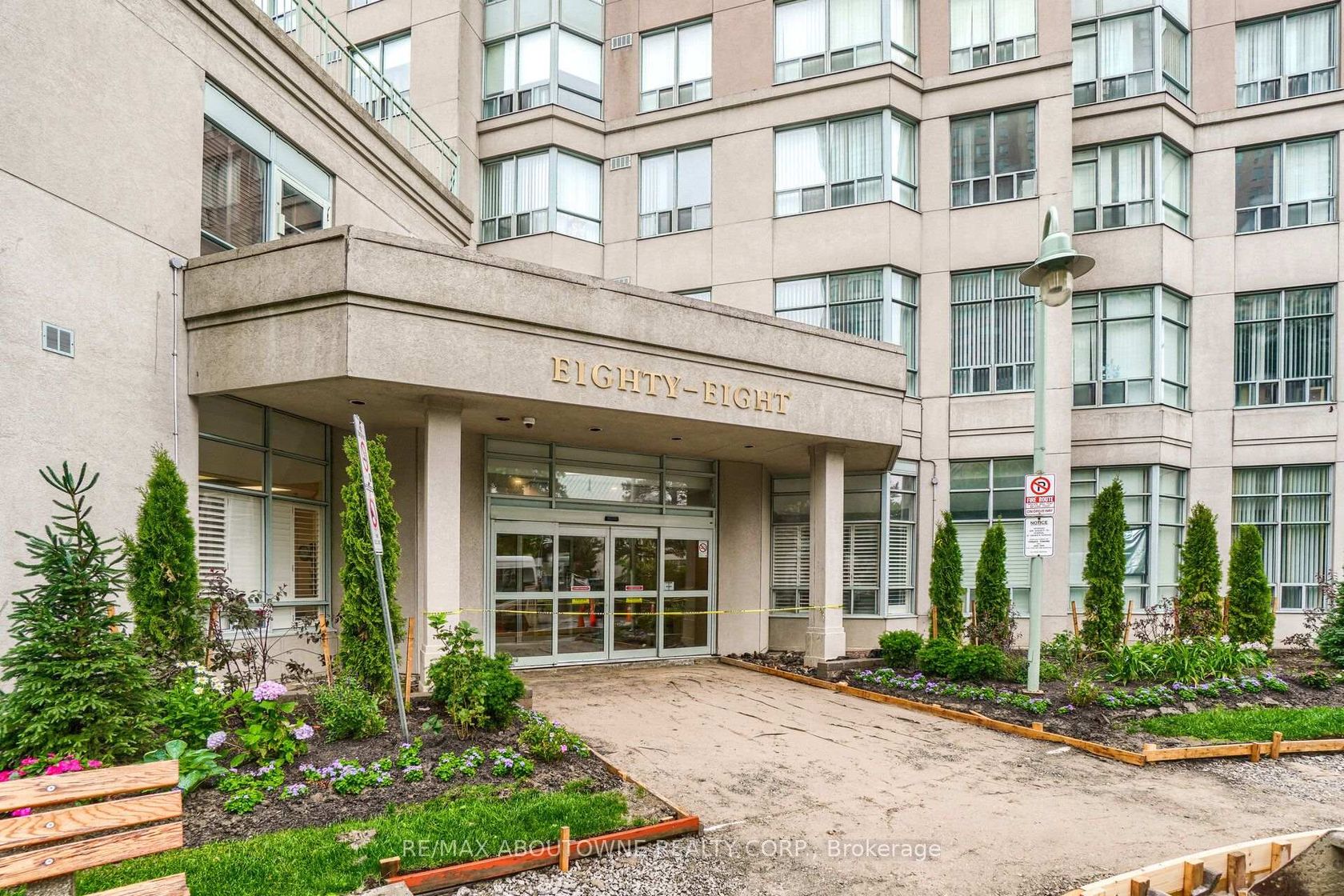 705 - 88 Corporate Drive, Woburn, Toronto 